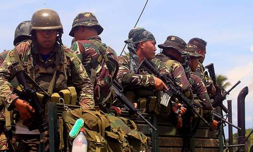 Philippines says IS fighters trapped in corner of besieged town