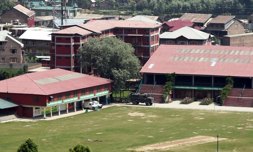 Indian soldiers clash with suspected rebels at Kashmir school Indian soldiers clash with suspected rebels at Kashmir school