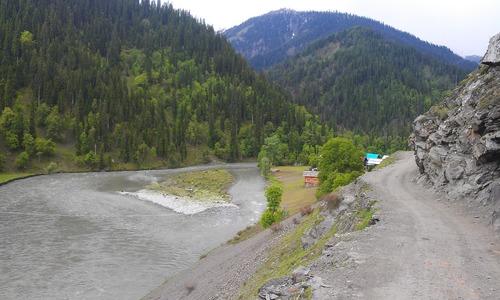 Three tourists feared drowned in Neelum Valley after attempting risky selfie