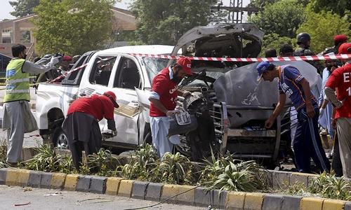 Suicide bomber strikes Hayatabad, Frontier Corps' officer martyred