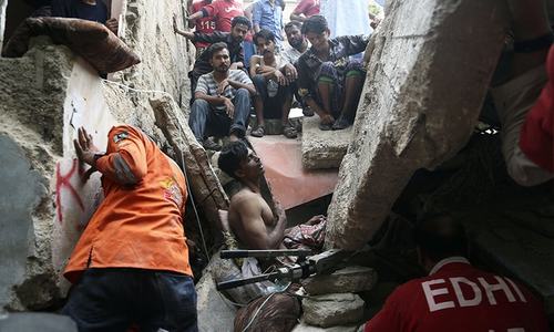 6 killed as three-storey building collapses in Karachi's Liaquatabad
