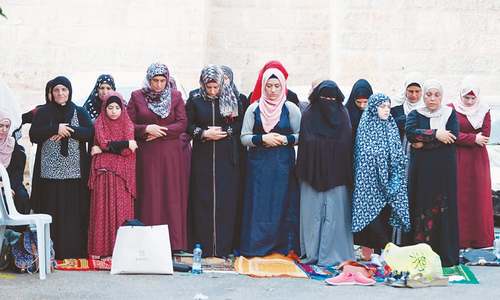 Israel removes metal detectors from Al Aqsa compound