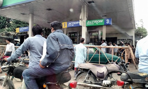 Oil tankers&rsquo; operators agree to end strike after successful talks with govt