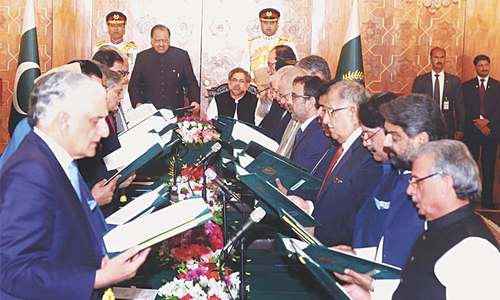 PM Abbasi’s bloated cabinet sworn in PM Abbasi’s bloated cabinet sworn in