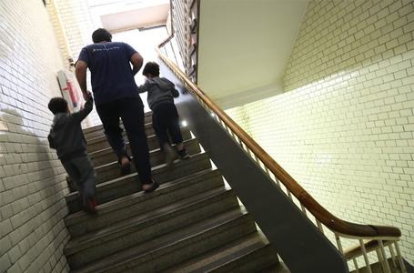 MIGRATION: EUROPE’S RESPONSE TO THE REFUGEE CRISIS MIGRATION: EUROPE’S RESPONSE TO THE REFUGEE CRISIS