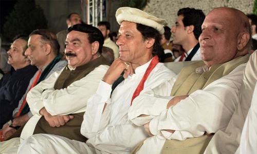 Imran sees conspiracy against army, SC