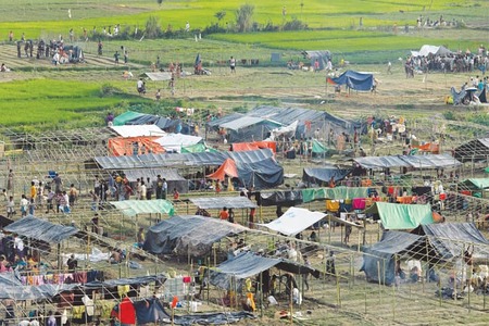 Nearly 125,000 Rohingya Muslims have fled to Bangladesh in 11 days: UN
