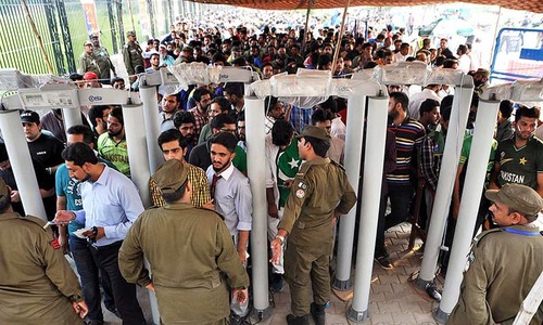 Situationer: cricket leads revival Situationer: cricket leads revival