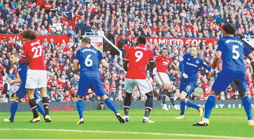 Manchester United thrash Everton as Arsenal hold Chelsea