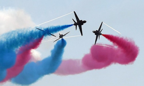 PAF's Thunder, UK's Red Arrows' joint airshow enthrals spectators PAF's Thunder, UK's Red Arrows' joint airshow enthrals spectators