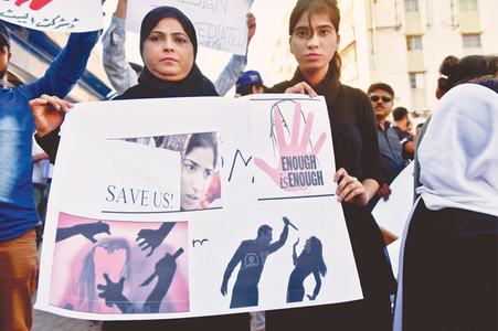 Another woman stabbed in Karachi despite police claim of &lsquo;important arrest&rsquo; in knife attacks