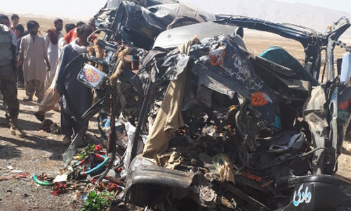 14 killed as wagon collides with bus in Balochistan's Mastung