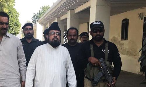Qandeel murder case: Mufti Qavi apprehended, arrested on the way to Jhang Qandeel murder case: Mufti Qavi apprehended, arrested on the way to Jhang
