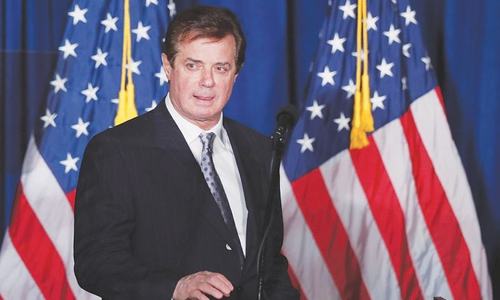 Ex-Trump aides charged as Russia probe accelerates