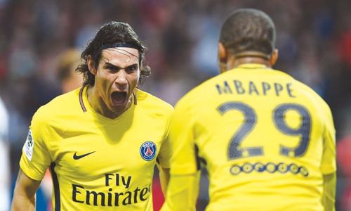 100 up for Cavani as PSG crush Angers