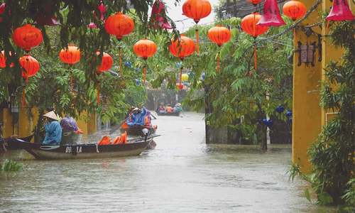 Typhoon Damrey batters Vietnam, kills 27 Typhoon Damrey batters Vietnam, kills 27