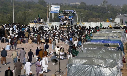 SC takes notice of Islamabad sit-in, inquires about steps taken for freedom of movement