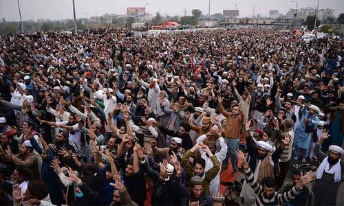 Government's 'final warning' to Islamabad protesters lapses without breakthrough