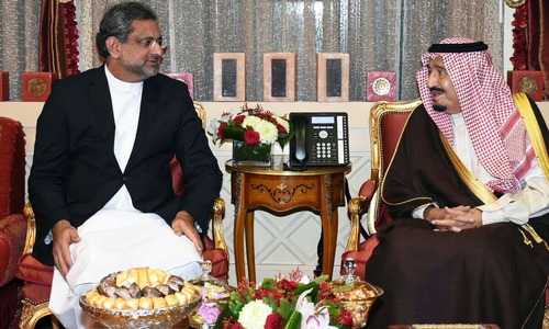 PM Abbasi, army chief meet Saudi king to discuss bilateral ties