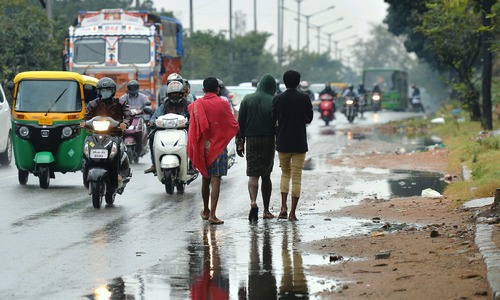 16 dead, 100 missing as cyclone hits India, Sri Lanka