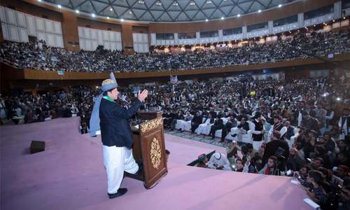 Imran warns of &lsquo;march&rsquo; over Fata-KP merger delay