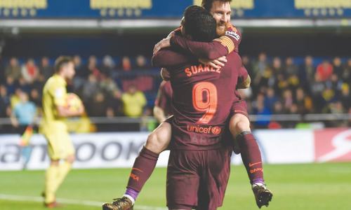 Suarez and Messi strike as Barca maintain La Liga lead