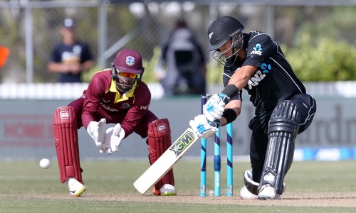 Gayle fails to fire as Kiwis cruise to 5-wicket victory