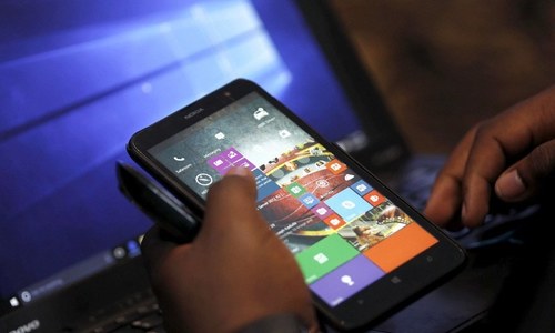 Iran ministers criticised for not blocking internet