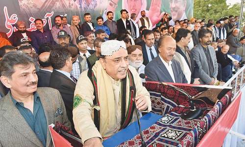 Zardari blames &lsquo;inefficient&rsquo; PML-N government for current crisis