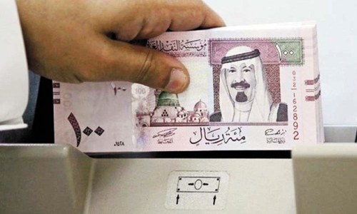 Saudi Arabia invites bankers to pitch for Aramco listing roles