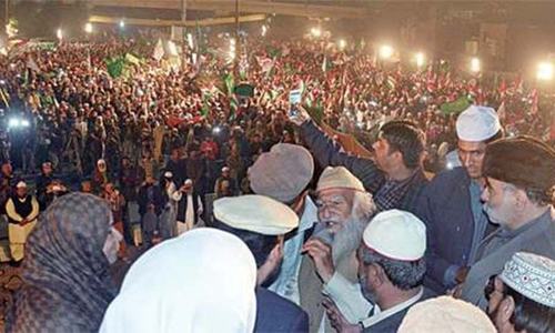 Sialvi calls off protests after meeting Shahbaz Sharif Sialvi calls off protests after meeting Shahbaz Sharif