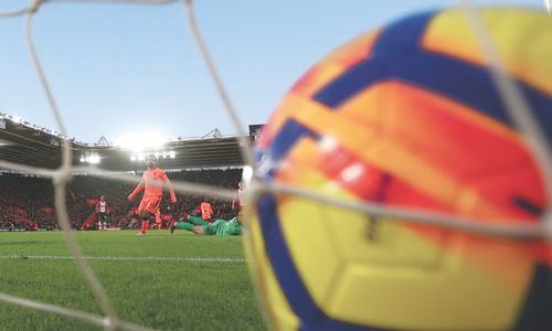 Salah shines as Liverpool sink Saints