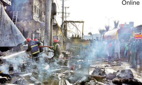 Two burnt  alive in cloth market fire