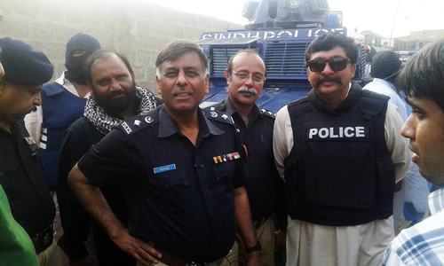 Rao Anwar sends another 'letter' to CJP, asks court to unfreeze his bank accounts
