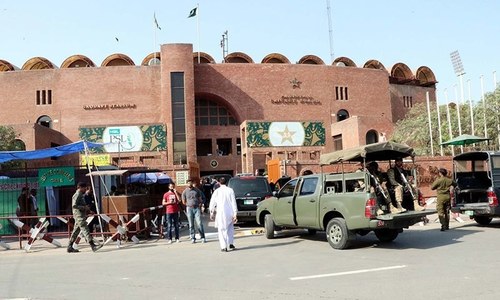 پی ایس ایل پلے آف: لاہور کے قذافی اسٹیڈیم میں آج کھیل جمے گا