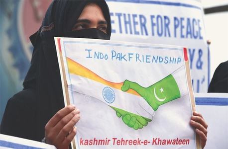Two-day gun battle leaves 10 dead in held Kashmir Two-day gun battle leaves 10 dead in held Kashmir
