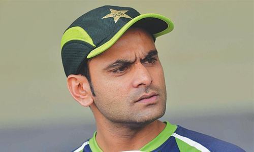 Difficult to play Hafeez only as batsman, says Mickey Arthur