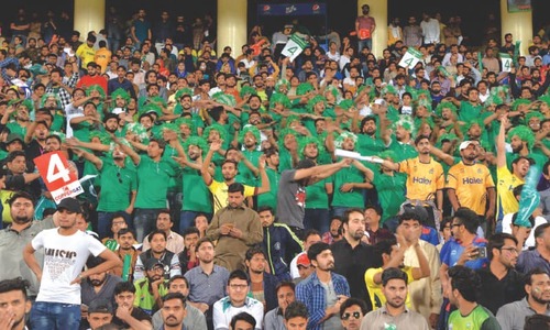 DENNIS DOES CRICKET: THE DIFFERENCE BETWEEN PSL AND IPL