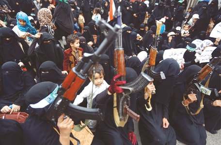 Air raid kills 16 near Yemen port of Hodeida