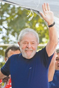 Under scrutiny, Brazil&rsquo;s political elite eyes Lula arrest with concern