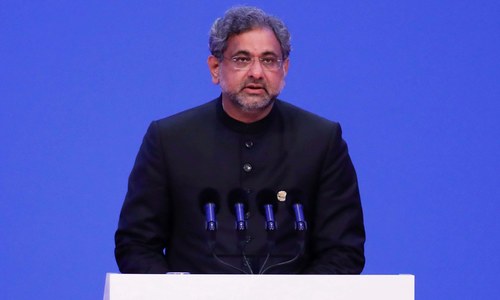 Pakistan is already reaping benefits from CPEC, says PM Abbasi at economic forum