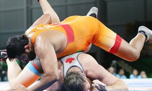 Indian wrestler bites Canadian opponent, cracks a 'tandoori chicken' joke