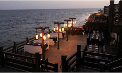 Move to close down Karachi's Do Darya food street sparks unease