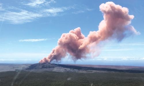 Hundreds of residents flee after volcano eruption in Hawaii