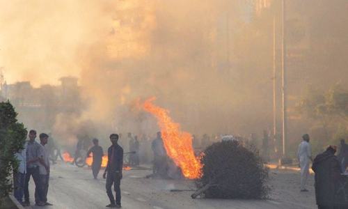 PPP, PTI workers resort to violence in Karachi over decision to hold rally on same venue