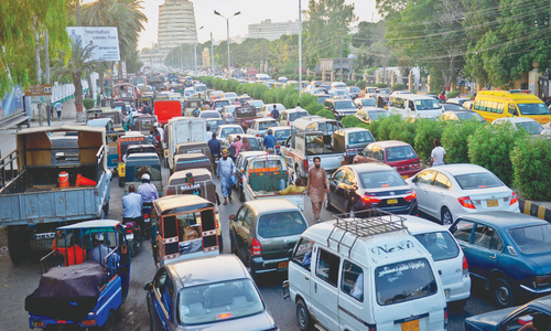 Snap checking by law enforcers causes massive traffic jam in Karachi's downtown area