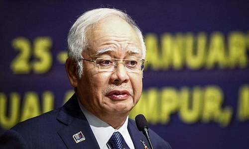 Police search scandal-tainted Malaysian ex-premier&rsquo;s home