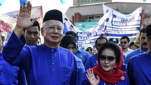 Malaysia seizes cash, jewels, designer bags in raid on ex-leader Najib Razak