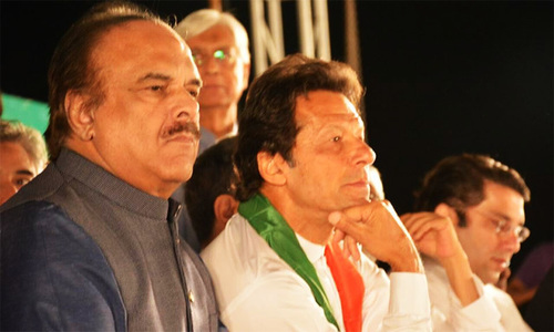 PTI&rsquo;s Naeemul Haque loses his cool during TV show, &lsquo;slaps&rsquo; Daniyal Aziz