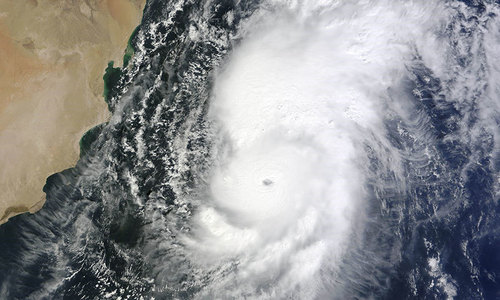 Powerful cyclone strikes Oman, Yemen; 5 dead, 30 missing